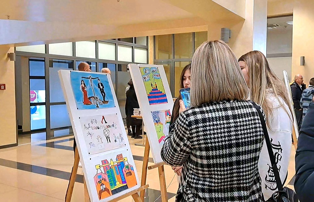 VideoCapture_20231218-140132