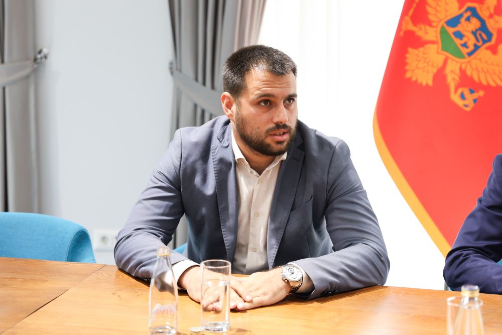 FIK_1546
